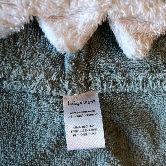 Baby Aspen Blue Shark Bathrobe 🦈 - Picture 2 of 8